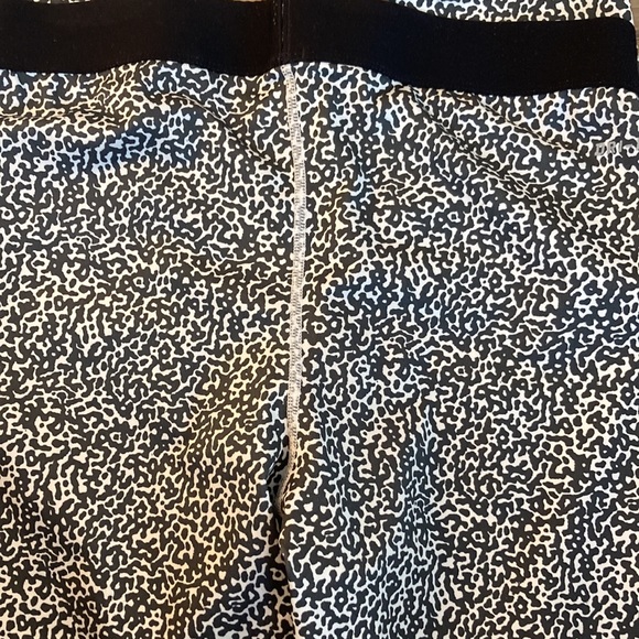 Nike Pro Women’s Medium Workout Pants Running track yoga exercise animal - Picture 7 of 8